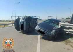 На Пойменной опрокинулся автомобиль после столкновения с «Ситроеном»
