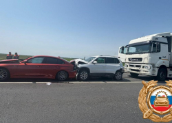 Три человека пострадали в массовом ДТП в Ростовской области