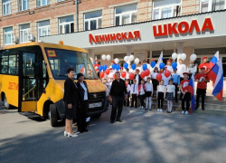 Школы Ростовской области получили 19 автобусов для учеников