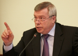 Губернатор Ростовской области заработал в четыре раза меньше супруги