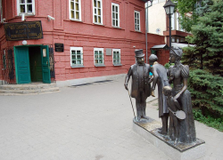 Память о писателе хранит мемориальный музей «Лавка Чеховых» в Таганроге