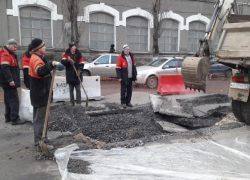 В центре Ростова вновь прорвало теплотрассу 