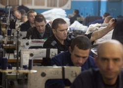 Молоко, колбасу и арматуру поручили делать заключенным Ростовской области