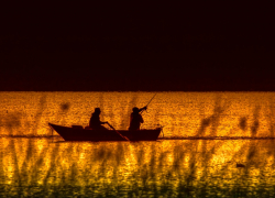 В Таганрогском заливе во время ночной рыбалки спасли ростовчанина на резиновой лодке 