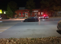 Женщина с ребенком на руках попала под машину в Новочеркасске