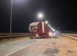В Ростовской области большегруз Volvo сбил двух пешеходов, один погиб
