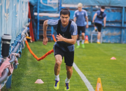 Футбольный клуб «Ростов» возобновил тренировки на поле