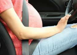 С угрозой выкидыша доставили в больницу беременную автоледи после ДТП в Ростове