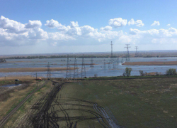 Дорогу и поля затопила бушующая река Аксай под Ростовом