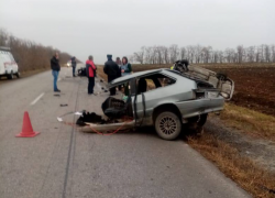 Отчим и 12-летний ребенок погибли в страшном ДТП под Ростовом