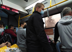 В Ростове из-за проверки масочного режима автобус в час пик остался без водителя