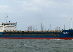 Сухогруз с пшеницей на борту сняли с мели в Ростовской области 