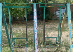 После вмешательства прокуратуры в Ростове обновили опасные детские площадки