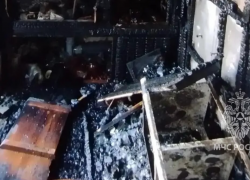 На пожаре в двухэтажном частном доме в Ростове погиб 50-летний инвалид