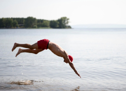 На Дону запретили подросткам выходить на лед и купаться без взрослых