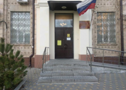 В Ростове силовики пришли с обысками в Ленинский районный суд 