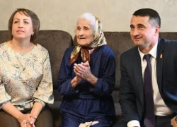 Аксайская долгожительница Анна Косякова отметила 102-летие