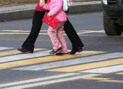Женщина и ее 4-летняя дочь серьезно пострадали под колесами иномарки на «зебре» Ростова