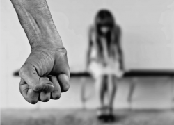 Задержан мужчина, напавший с ножом на 20-летнюю девушку в Ростовской области