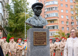 В Ростове открыли памятник герою Советского Союза Оганову и ошиблись датой его рождения