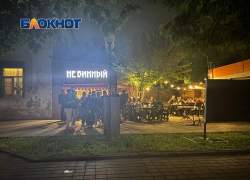 «До последнего клиента»: в Шахтах бар в переоборудованном гараже лишает покоя жильцов