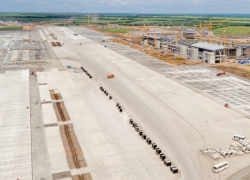 Крупнейшую в России взлетно-посадочную полосу забетонировали под Ростовом