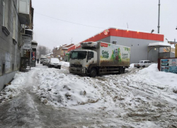 В Ростове из-за снегопада с 24 января запретили въезд в город для большегрузов