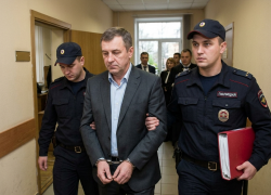 Бывшего военкома Ростова-на-Дону осудили за взятки и за помощь в уклонении от службы