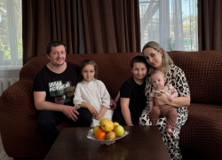 Первые многодетные семьи Дона получили выплаты за рождение третьих детей 