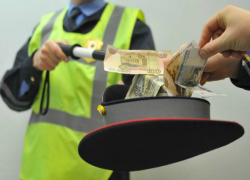 За 20 тысяч рублей «успешно» сдал экзамен по ПДД инспектору ДПС ростовский автовладелец