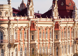 Ростов и Краснодар обошли почти всю Россию по квартирам с дворцовыми интерьерами
