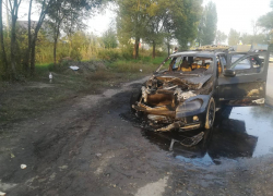 Иномарка загорелась во время движения в Ростовской области