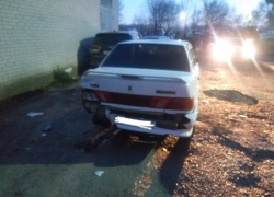 В Ростове водитель Kia Sorento повредил 14 машин на Таганрогской
