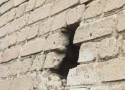 В стене многоэтажки в центре Ростова обнаружили артиллерийский снаряд времен ВОВ 