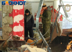В центре Ростова на рабочего упала крыша 