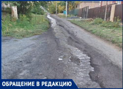 Жители поселка в Новошахтинске просят решить проблему с канализацией, которая течет уже 17 лет