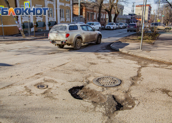 Ростовские водители с начала года подали 122 иска за испорченные авто на разбитых дорогах