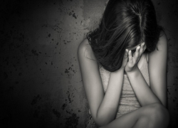 18-летняя девушка в Ростове получила удар ножом в живот от любимого бойфренда
