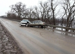 Под Ростовом на обледенелой дороге в ДТП пострадал пятилетний ребёнок