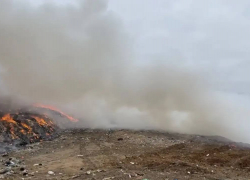 В Ростовской области горит мусорный полигон — площадь возгорания около 300 квадратных метров