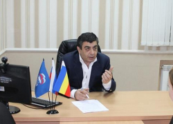 Депутат гордумы Ростова зарабатывает больше 800 тысяч в месяц и ездит на шикарной иномарке