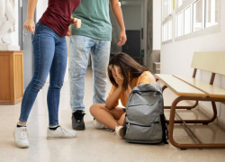 В Ростовской области семья добилась компенсации от школы за избиение дочери одноклассником