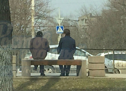 Жертва ловких мошенников, ворующих у девушек-автолюбительниц в Ростове, сняла их на фото 