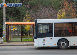 В Ростове легковушка столкнулась с пассажирским автобусом