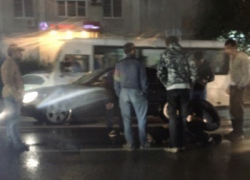 В Ростове на Красноармейской машина сбила молодую девушку