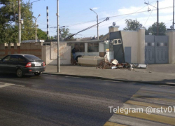 В Ростове троллейбус разрушил стену собственного депо