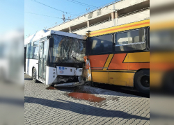 В Ростове разбились два автобуса из Батайска