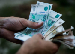 Зарплаты в конвертах – и те не платили: в Ростове судят директора строительной фирмы