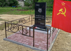 После скандала из-за снесенного памятника героям ВОВ в донском поселке установили новый