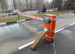 Самовольно установленный полицией Ростова шлагбаум на дороге общего пользования будет снесен 